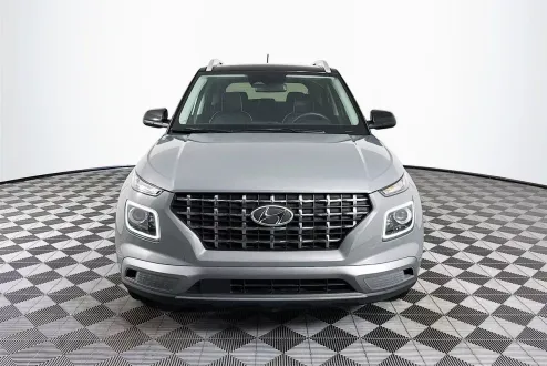 2023 Hyundai Venue Limited photo 2