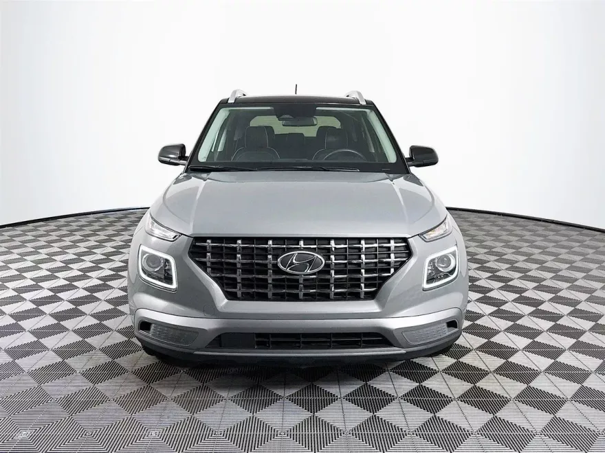2023 Hyundai Venue Limited photo 2