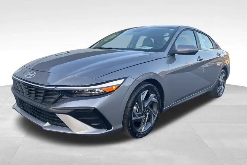 2025 Hyundai Elantra Limited photo 1