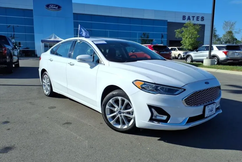 2019 Ford Fusion Energi Titanium photo 1
