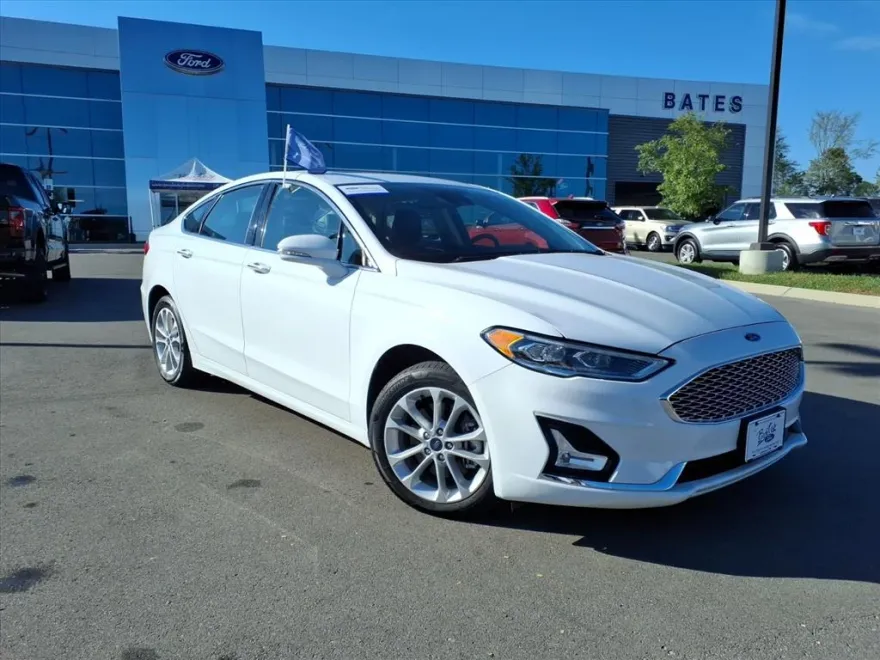 2019 Ford Fusion Energi Titanium photo 1