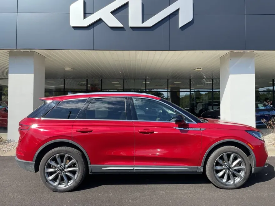 2021 Lincoln Corsair Standard photo 1