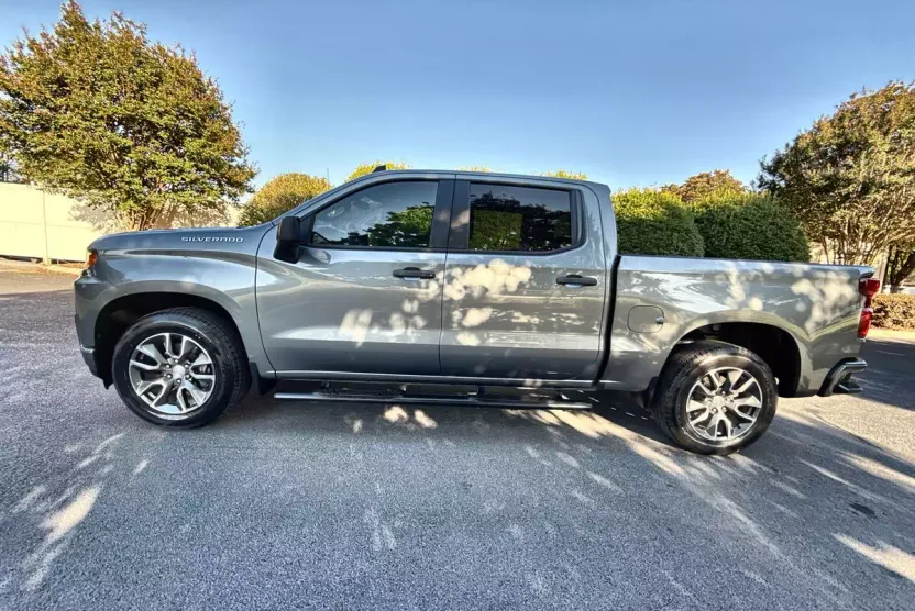 2021 Chevrolet Silverado Custom photo 1