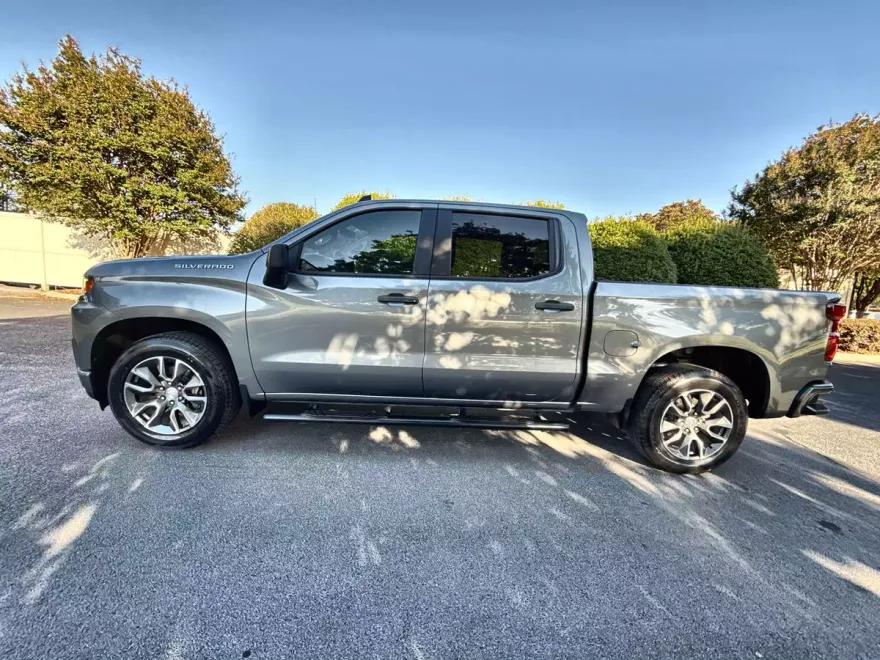 2021 Chevrolet Silverado Custom photo 1