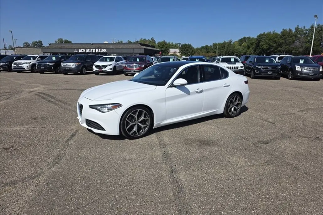 2019 Alfa Romeo Giulia Ti photo 1