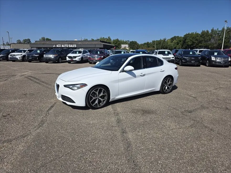 2019 Alfa Romeo Giulia Ti photo 1