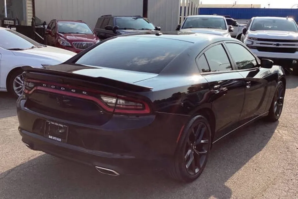 2019 Dodge Charger SXT photo 1