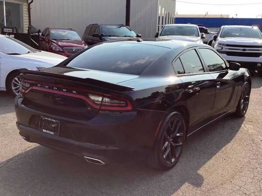 2019 Dodge Charger SXT photo 1