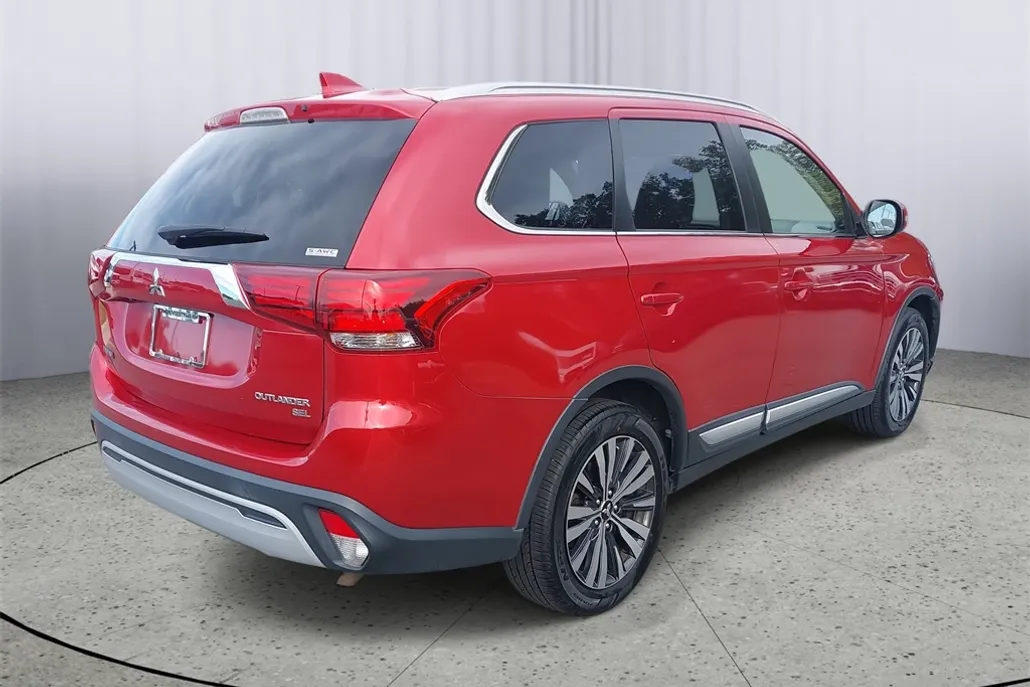 2019 Mitsubishi Outlander SEL photo 1
