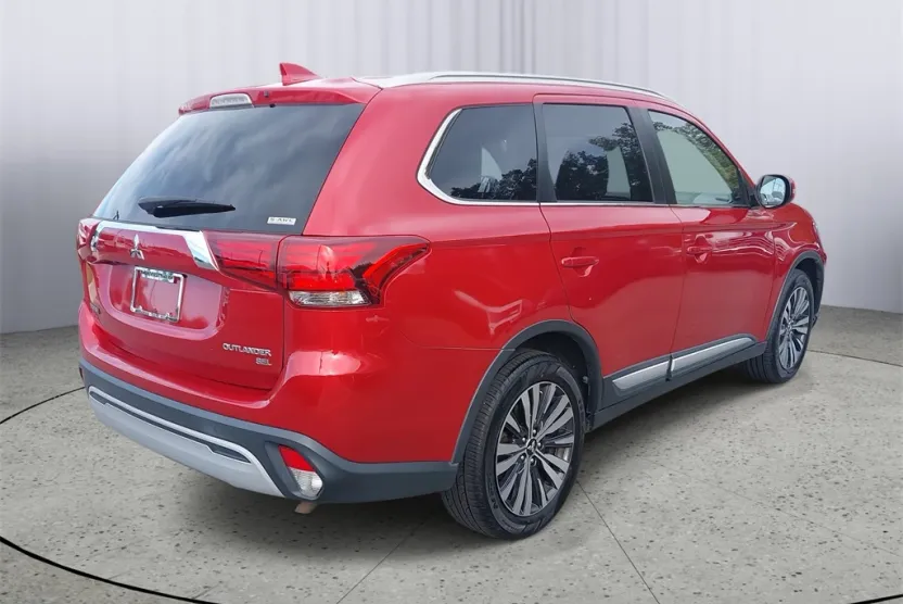 2019 Mitsubishi Outlander SEL photo 1