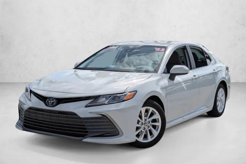 2023 Toyota Camry LE photo 1