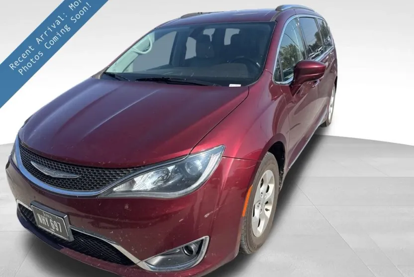 2017 Chrysler Pacifica Touring Plus photo 1