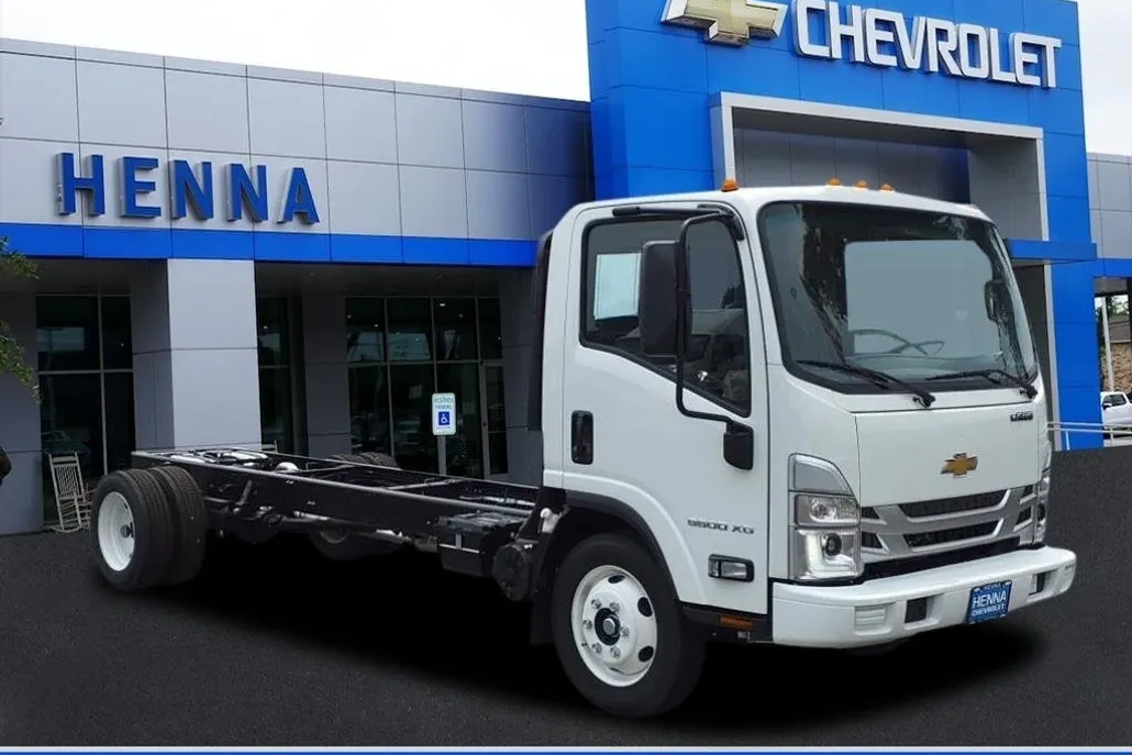 2025 Chevrolet Silverado photo 1