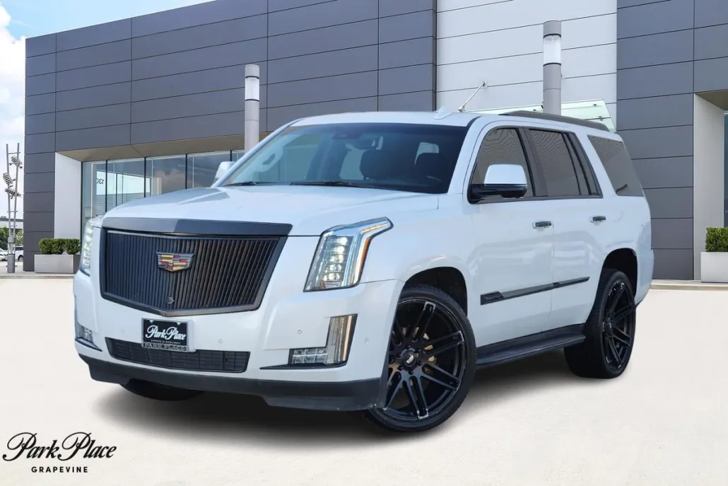 2018 Cadillac Escalade Luxury photo 1