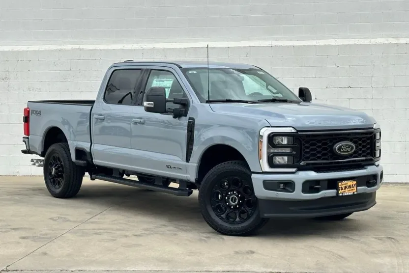2025 Ford F-250 Lariat photo 1