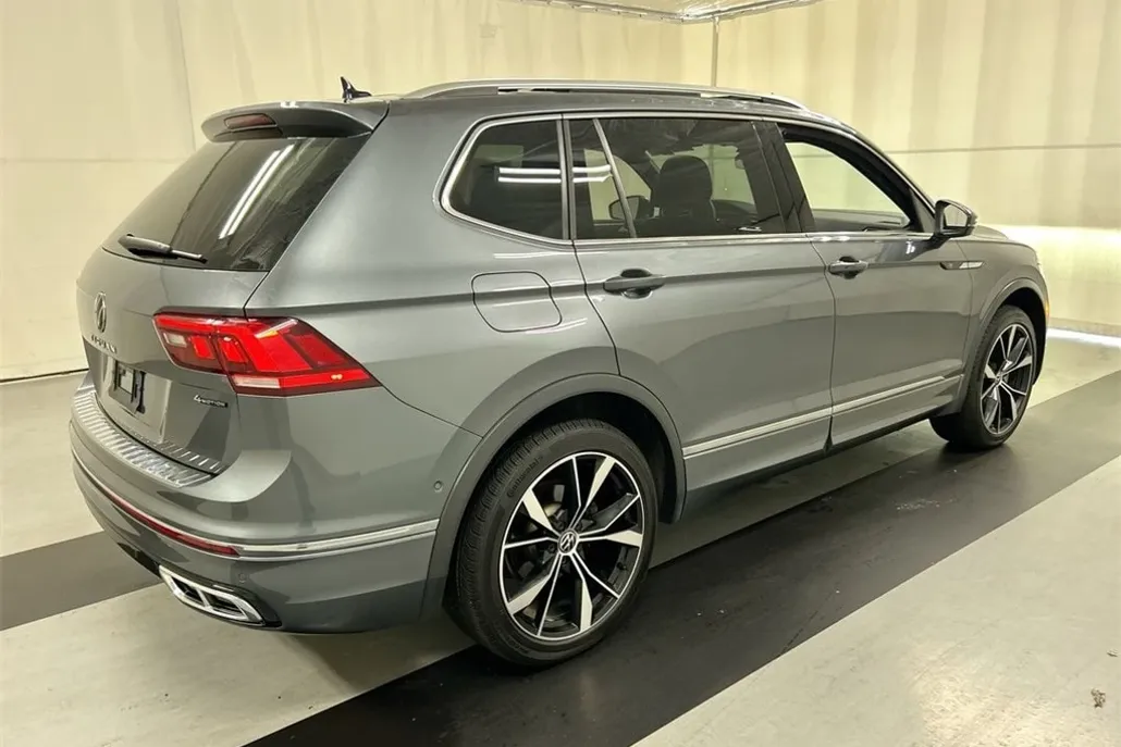 2022 Volkswagen Tiguan SEL Premium R-Line photo 1