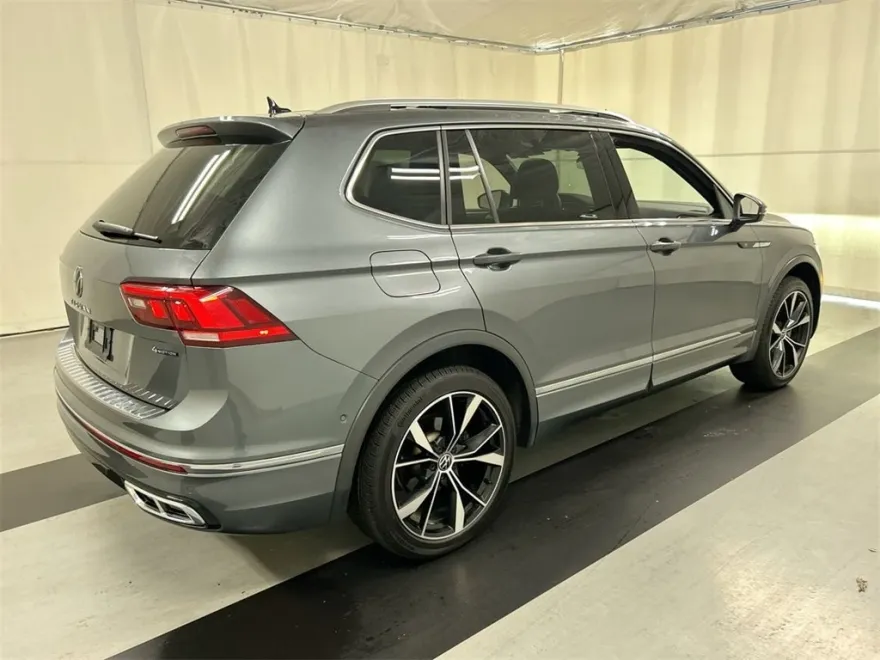 2022 Volkswagen Tiguan SEL Premium R-Line photo 1