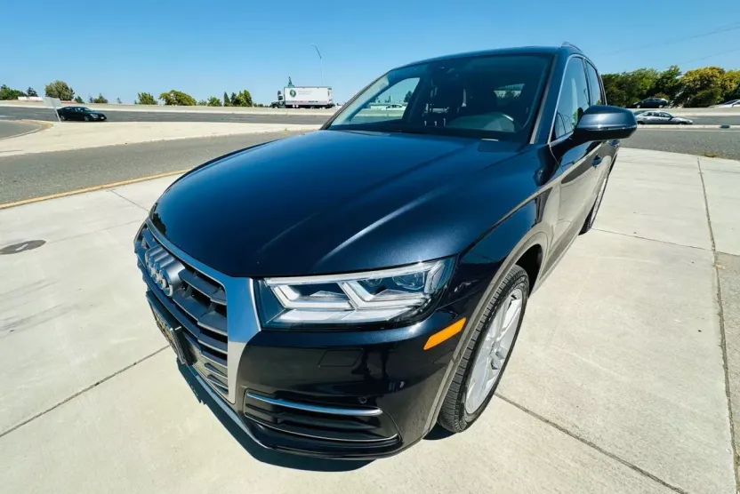 2019 Audi Q5 Premium Plus 45 TFSI Prestige photo 1
