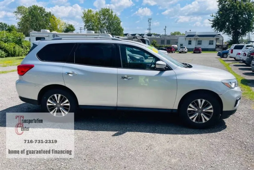 2018 Nissan Pathfinder SL photo 1