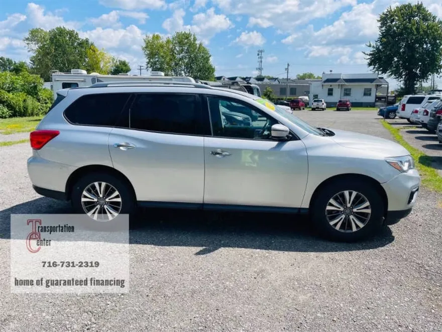 2018 Nissan Pathfinder SL photo 1