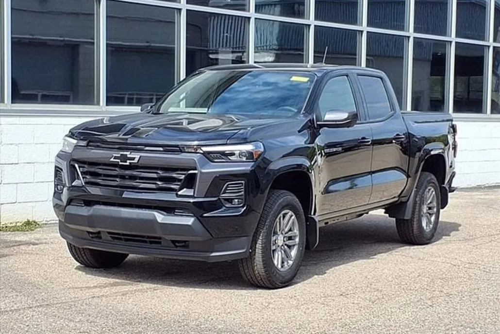 2026 Chevrolet Colorado LT photo 1