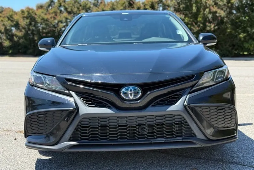 2021 Toyota Camry Hybrid SE photo 1