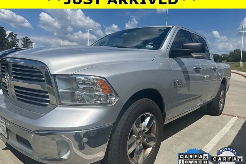 2016 Ram 1500 SLT photo 1