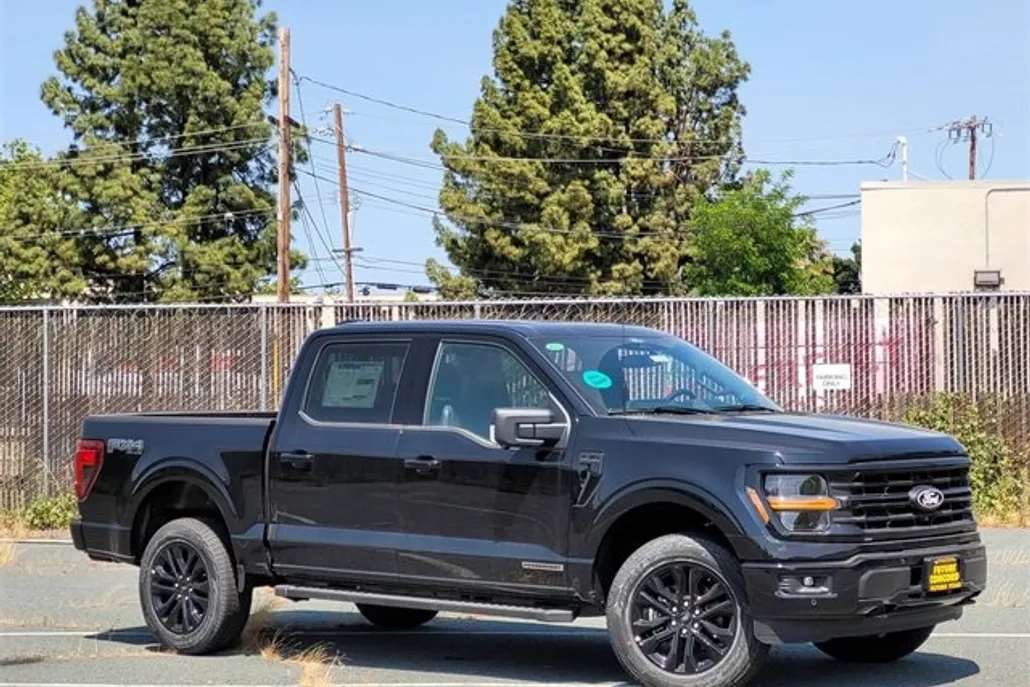 2025 Ford F-150 XLT photo 1