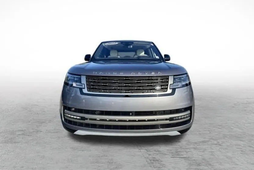 2023 Land Rover Range Rover SE photo 1