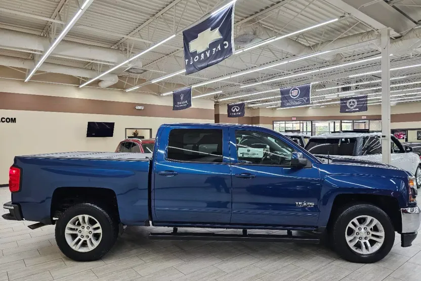 2017 Chevrolet Silverado 1500 LT photo 1