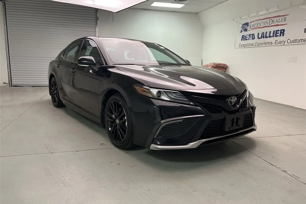 2023 Toyota Camry XSE photo 1