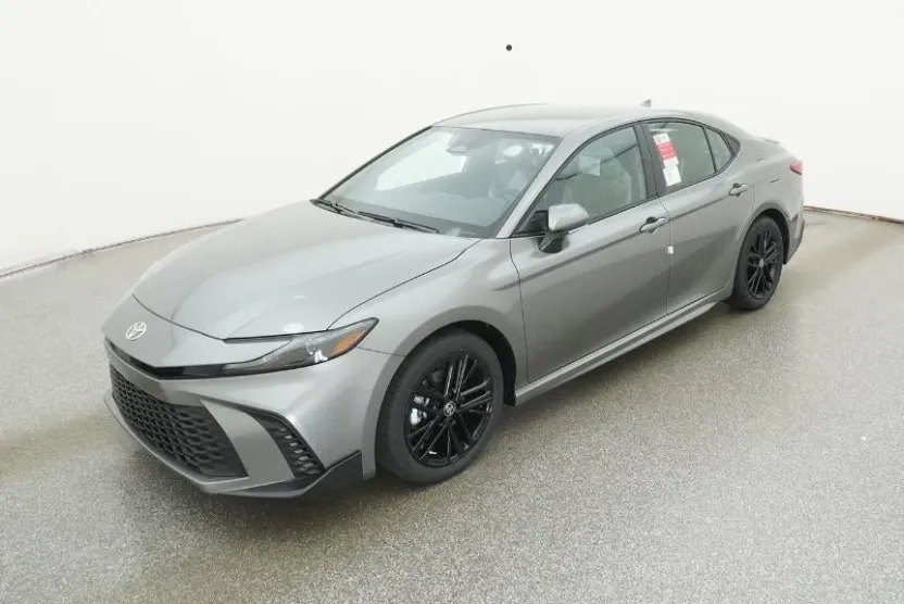 2026 Toyota Camry SE photo 1