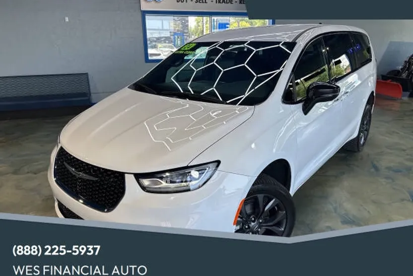 2024 Chrysler Pacifica Touring photo 1