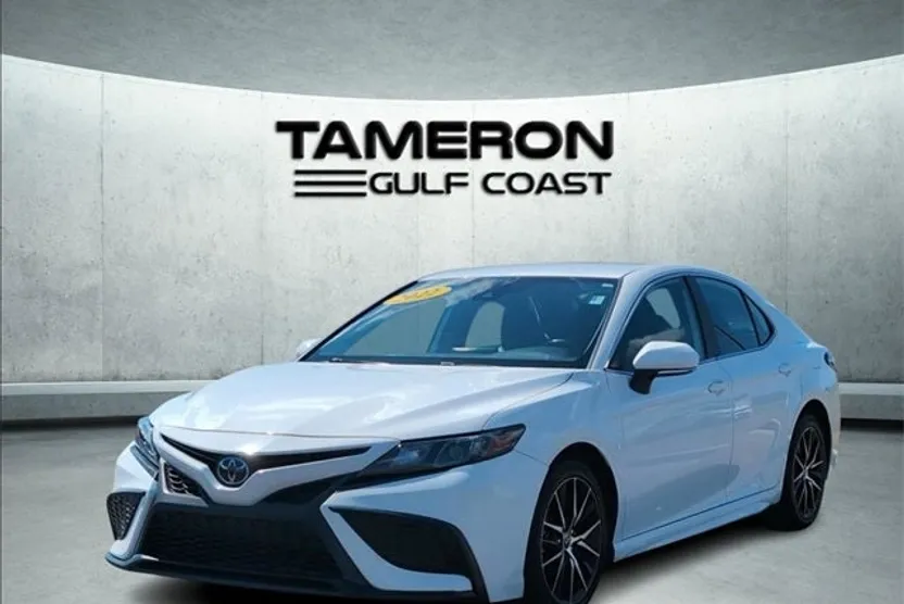 2022 Toyota Camry SE photo 1
