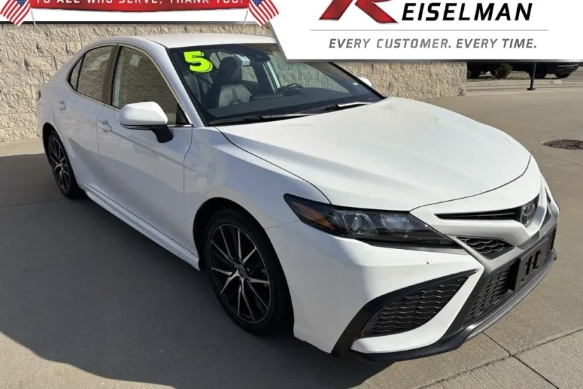 2023 Toyota Camry SE photo 1
