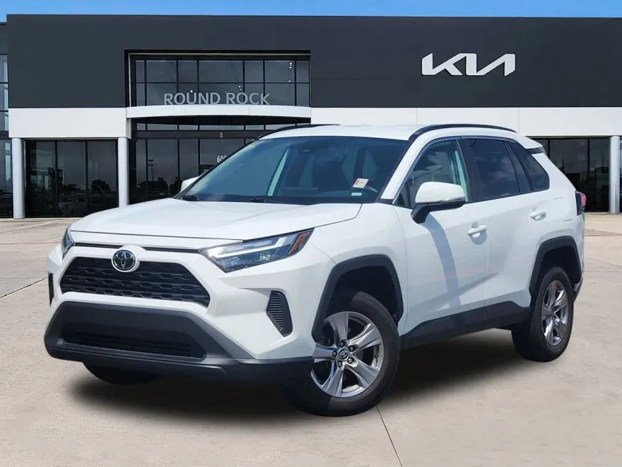 2023 Toyota RAV4 XLE photo 1