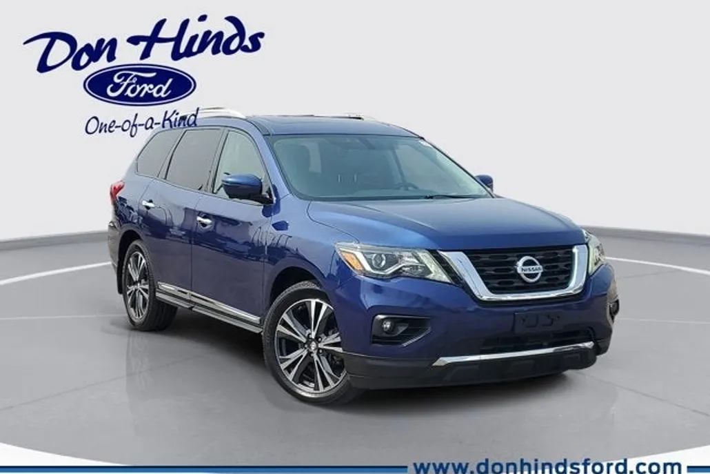 2017 Nissan Pathfinder Platinum photo 1