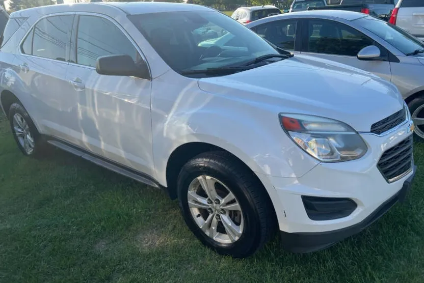 2016 Chevrolet Equinox LS photo 1