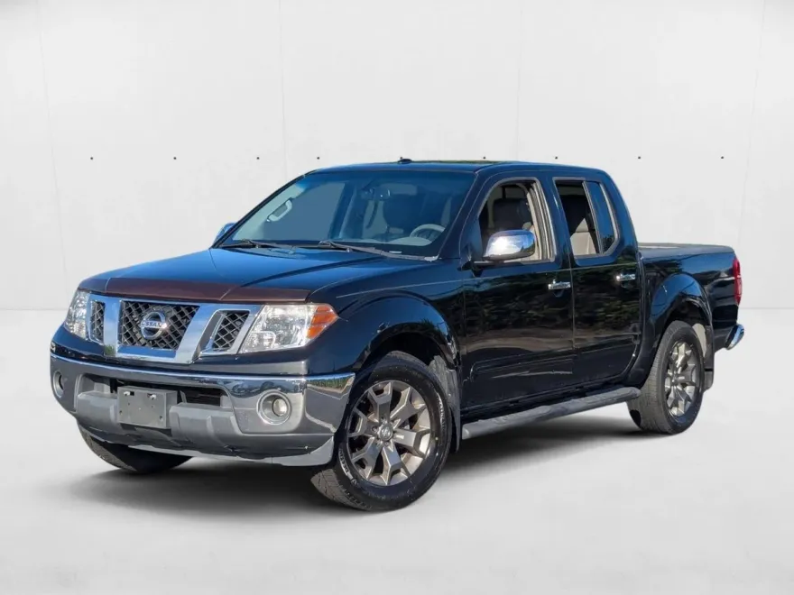 2017 Nissan Frontier Crew Cab SL photo 1