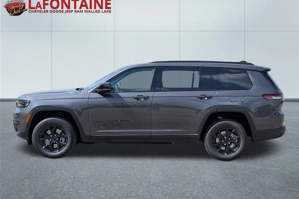 2025 Jeep Grand Cherokee Altitude photo 1