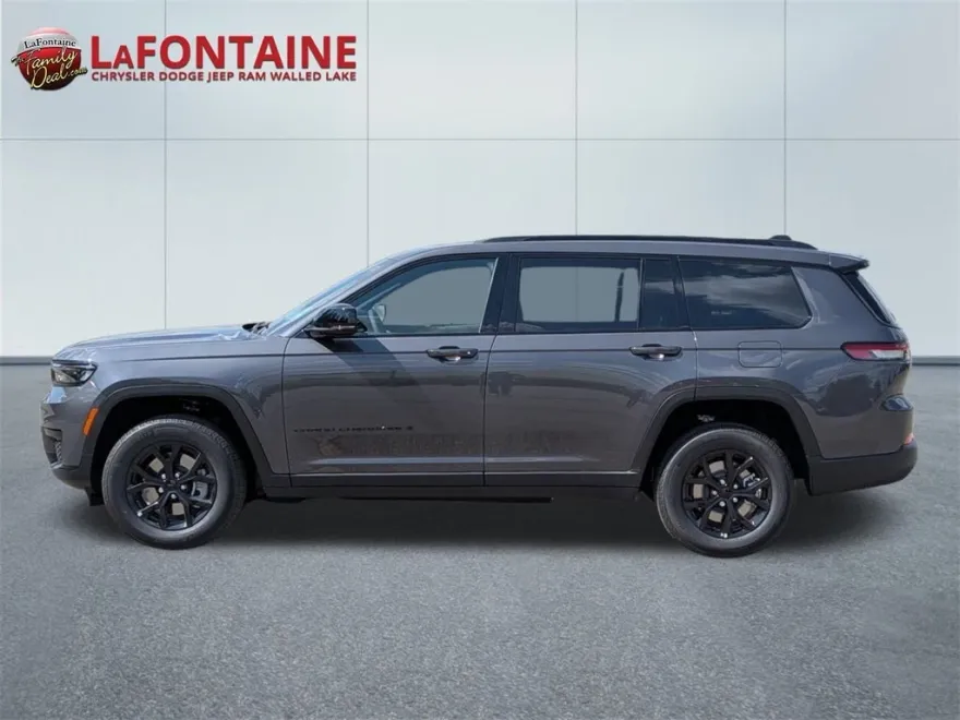 2025 Jeep Grand Cherokee Altitude photo 1
