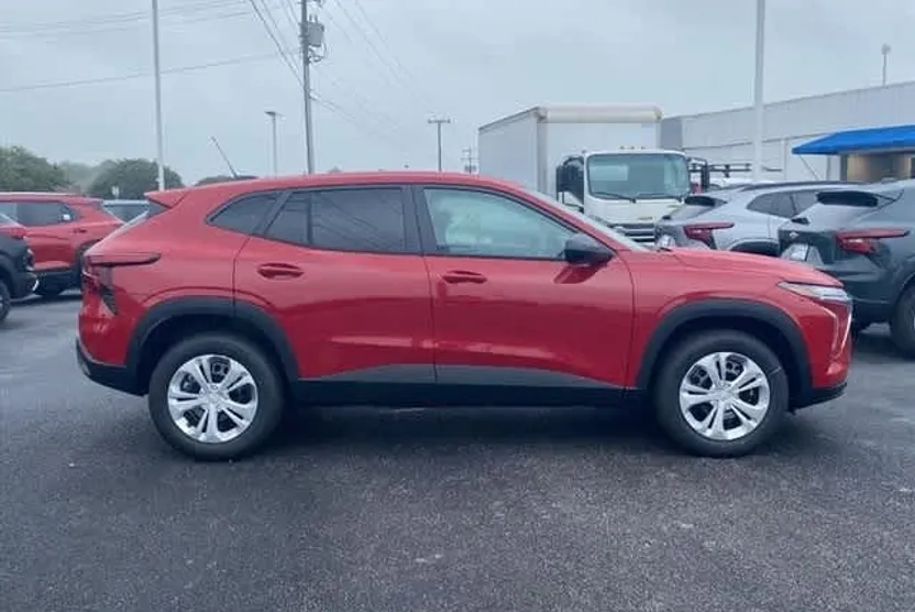2026 Chevrolet Trax LS photo 1