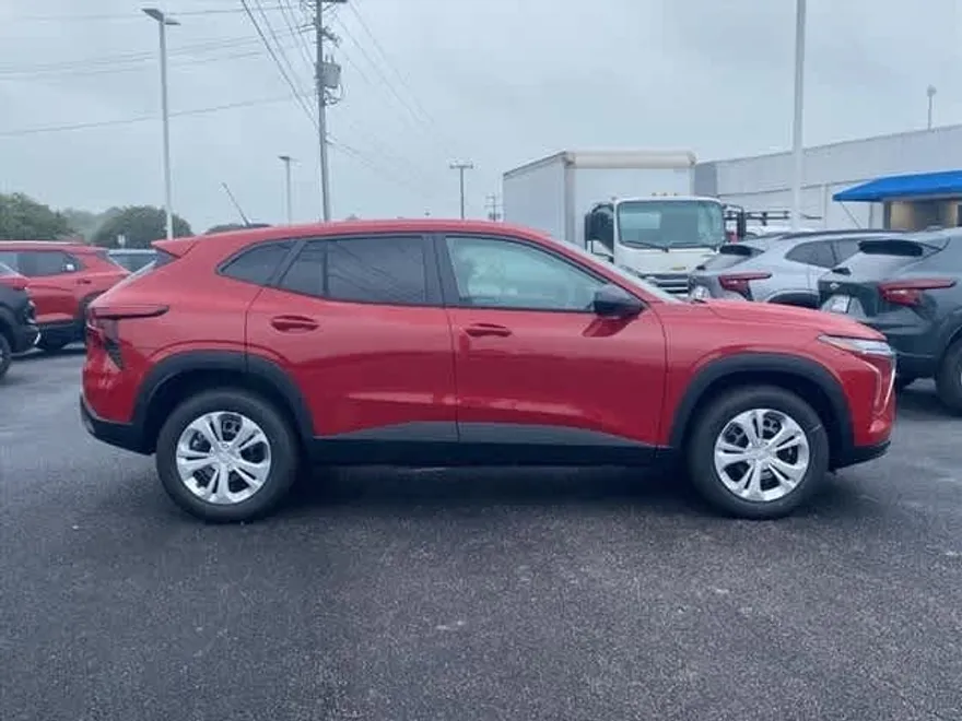 2026 Chevrolet Trax LS photo 1
