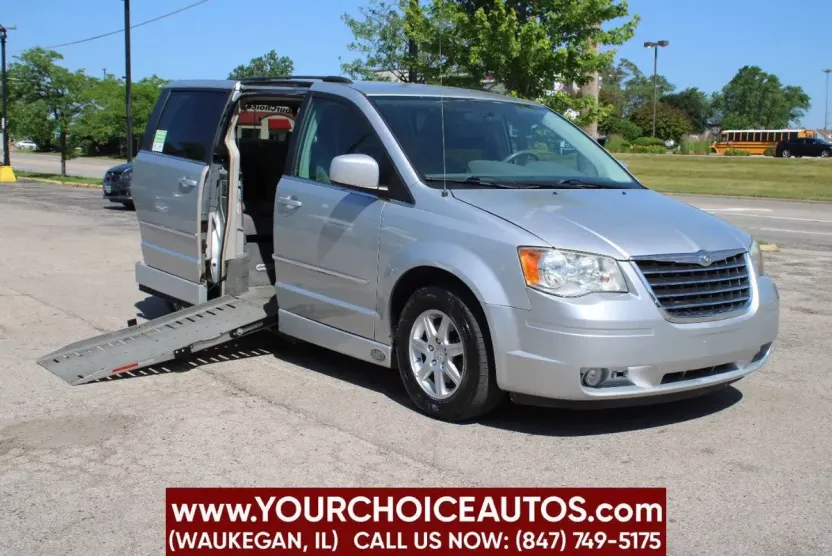 2010 Chrysler Town & Country Touring photo 1