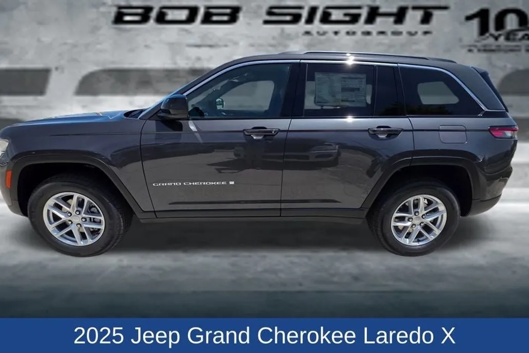 2025 Jeep Grand Cherokee Laredo photo 1