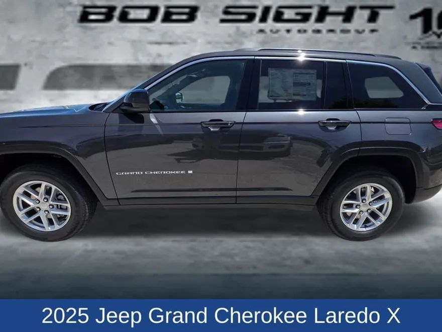 2025 Jeep Grand Cherokee Laredo photo 1