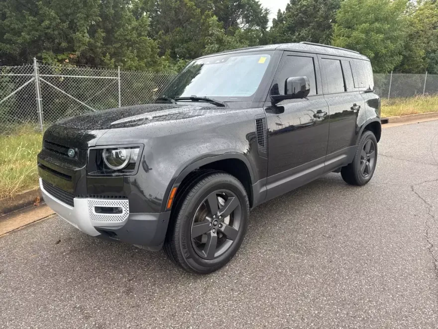 2020 Land Rover Defender 110 SE photo 1