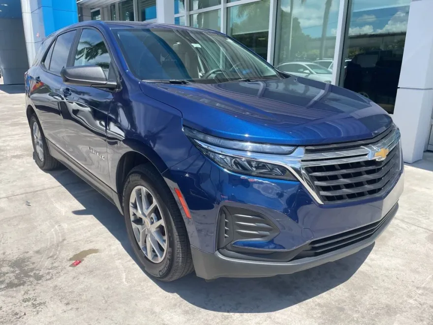 2023 Chevrolet Equinox LS photo 1