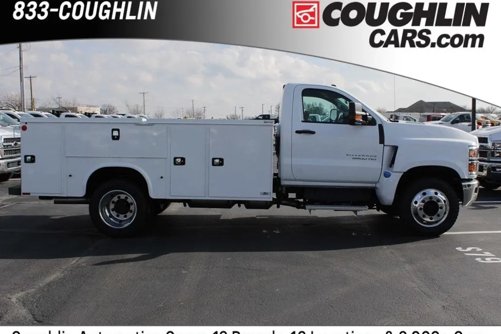 2024 Chevrolet Silverado 5500HD Work Truck photo 1