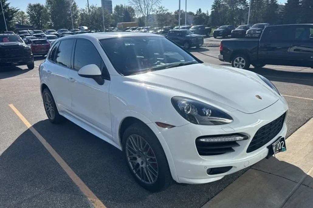 2014 Porsche Cayenne GTS photo 1